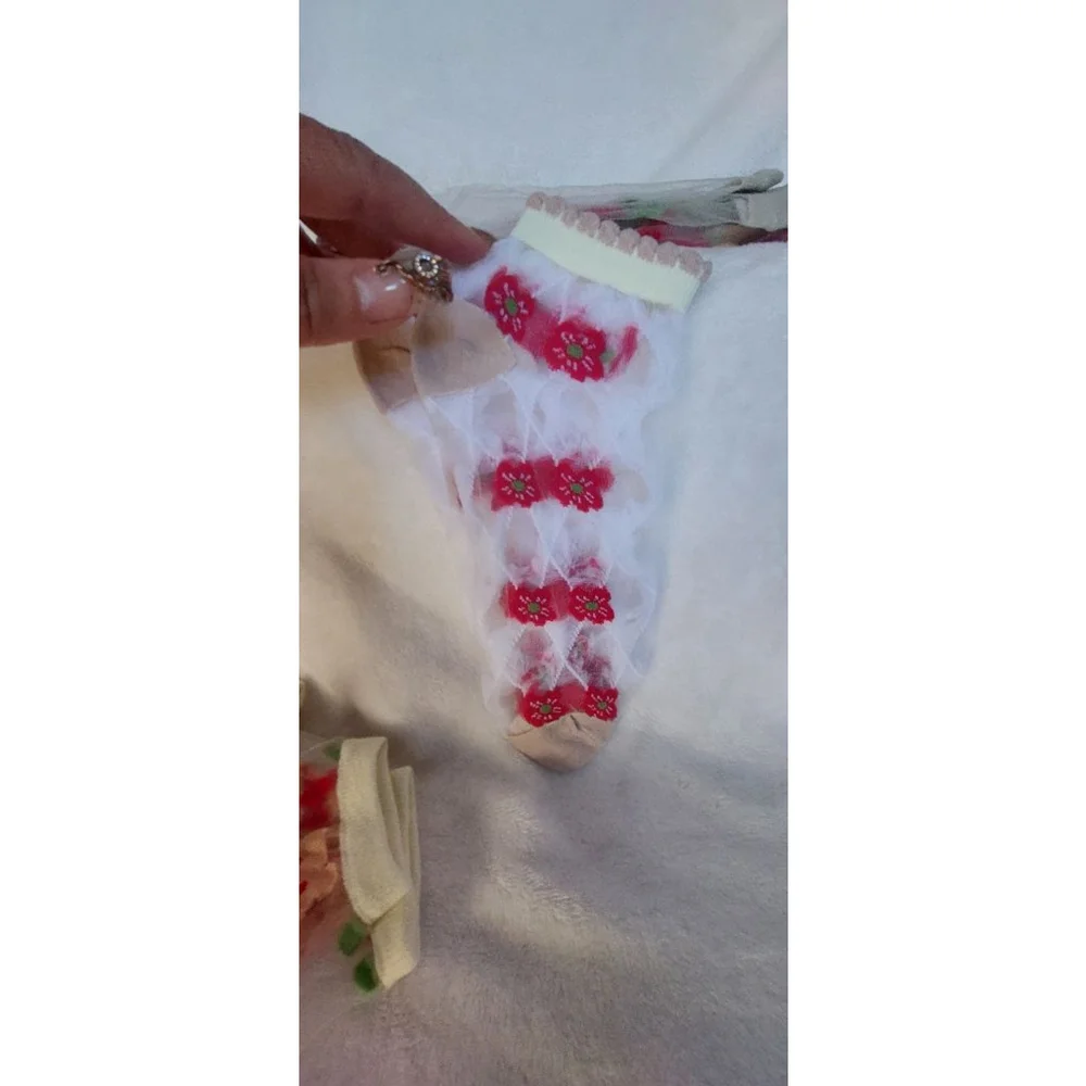 Love & Flowers are in the air. White & Red Floral Sheer Ankle Socks size W 7-9
